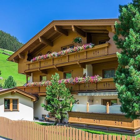 Haus Hochland Hotel Tux Bagian luar foto